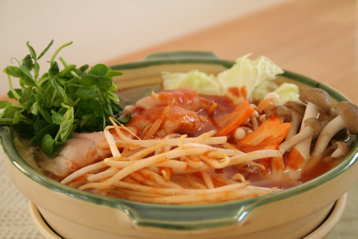 豆苗と豚肉でトマト鍋