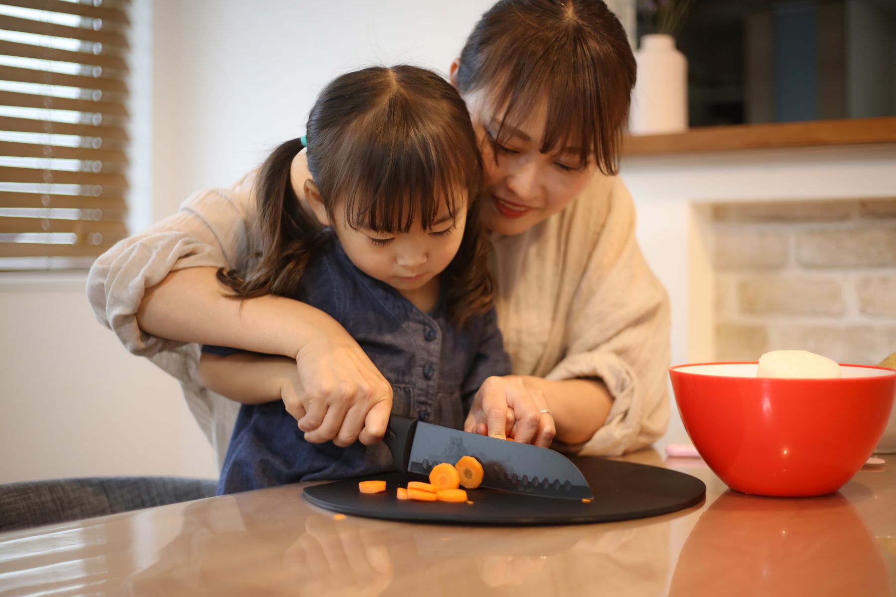 親子で一緒にごはんづくり